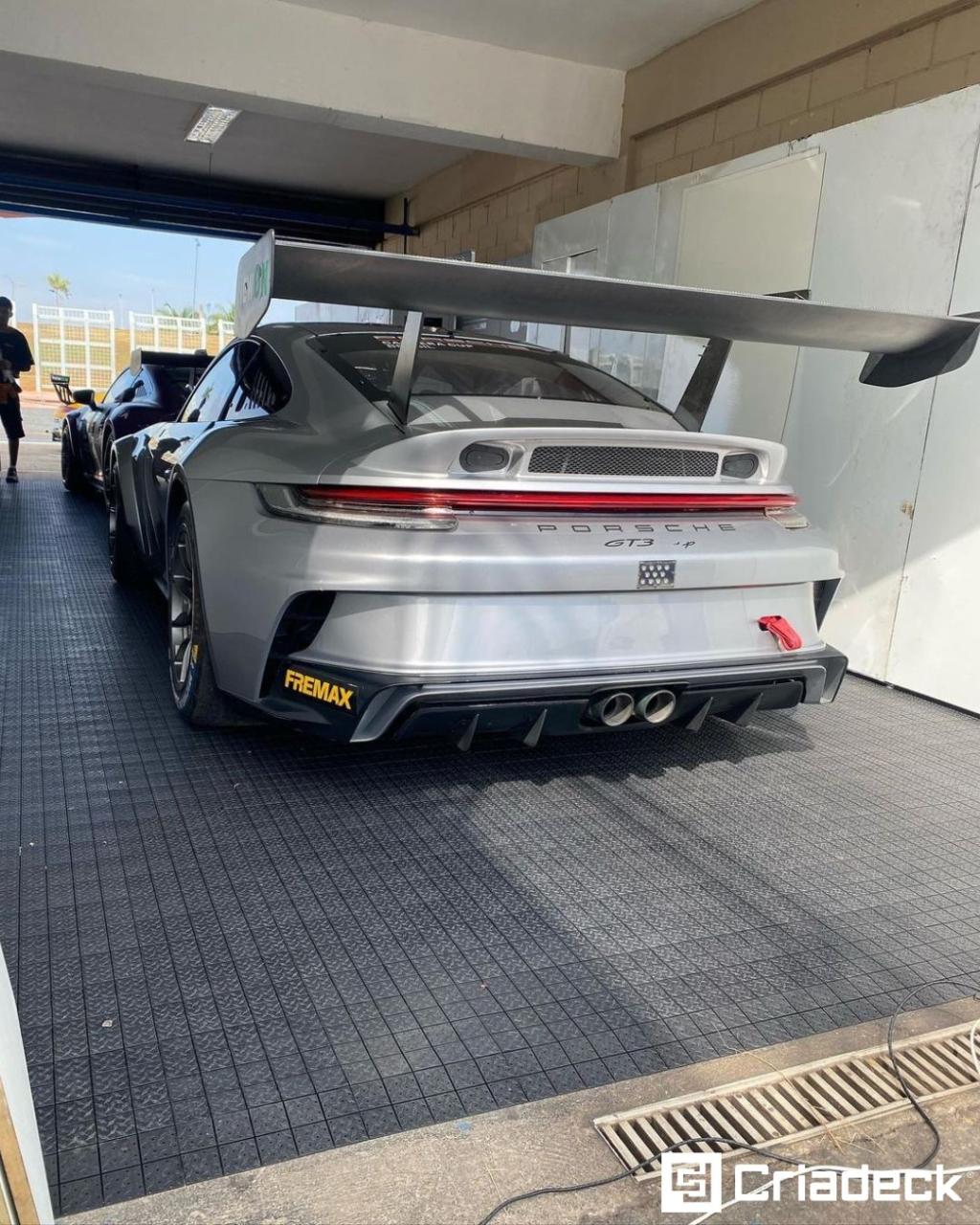 Porsche Cup 2022: Criadeck Garante Segurança Com Pisos Pixel em Goiânia.